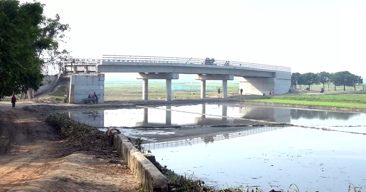 সেতু নির্মাণে স্থবিরতা, চাঁপাইনবাবগঞ্জের তিন ইউনিয়নের মানুষের ভোগান্তি