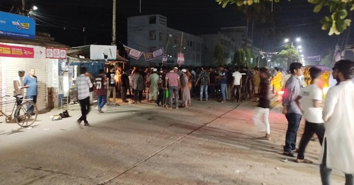 বাকৃবির শিক্ষার্থীদের আন্দোলনে বহিরাগতদের হামলার অভিযোগ