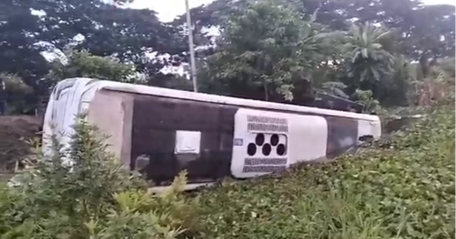 কুমিল্লায় মেডিকেল কলেজ শিক্ষার্থীদের বাস খাদে, আহত ২০