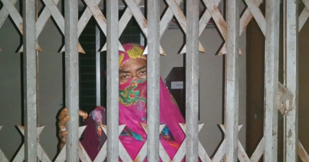 ঋণের কিস্তি পরিশোধ না করায় বিআরডিবি অফিসে তালাবদ্ধ নারী