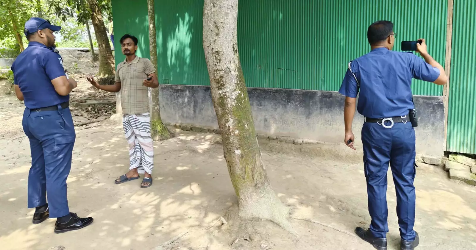 কুমারখালীতে ছাত্রদল নেতার বাড়িতে হামলা, ফাঁকা গুলিবর্ষণ