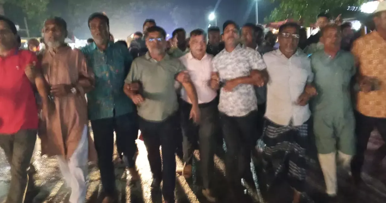 ঠাকুরগাঁওয়ে ২ নতুন উপজেলা, মিষ্টি বিতরণ ও আনন্দ মিছিল