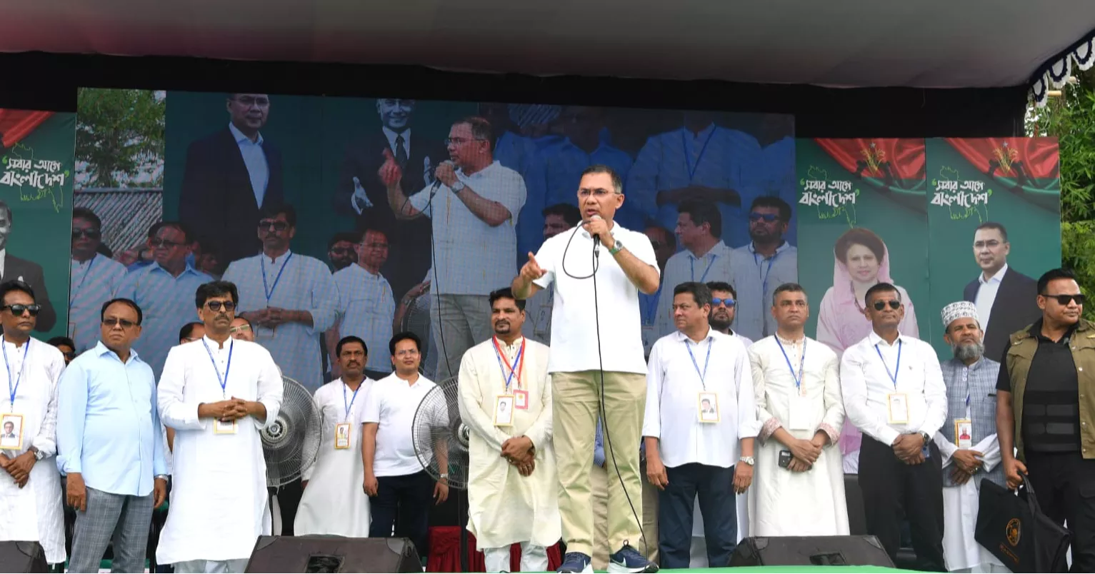 কুমিল্লায় পথসভায় যোগ দিয়েছেন প্রধানমন্ত্রী
