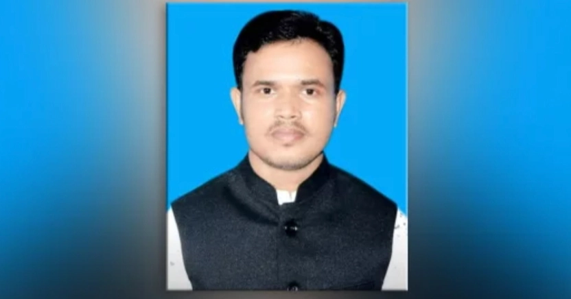 প্রকাশ্যে আসতেই দুর্বৃত্তের অস্ত্রের কোপে প্রাণ গেল আত্মগোপনে থাকা ইউপি সদস্যের