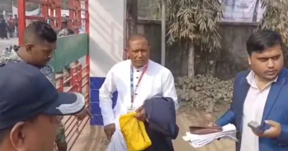 পঞ্চগড়ে নমুনা ব্যালটসহ যুবশক্তির আহ্বায়ক আটক