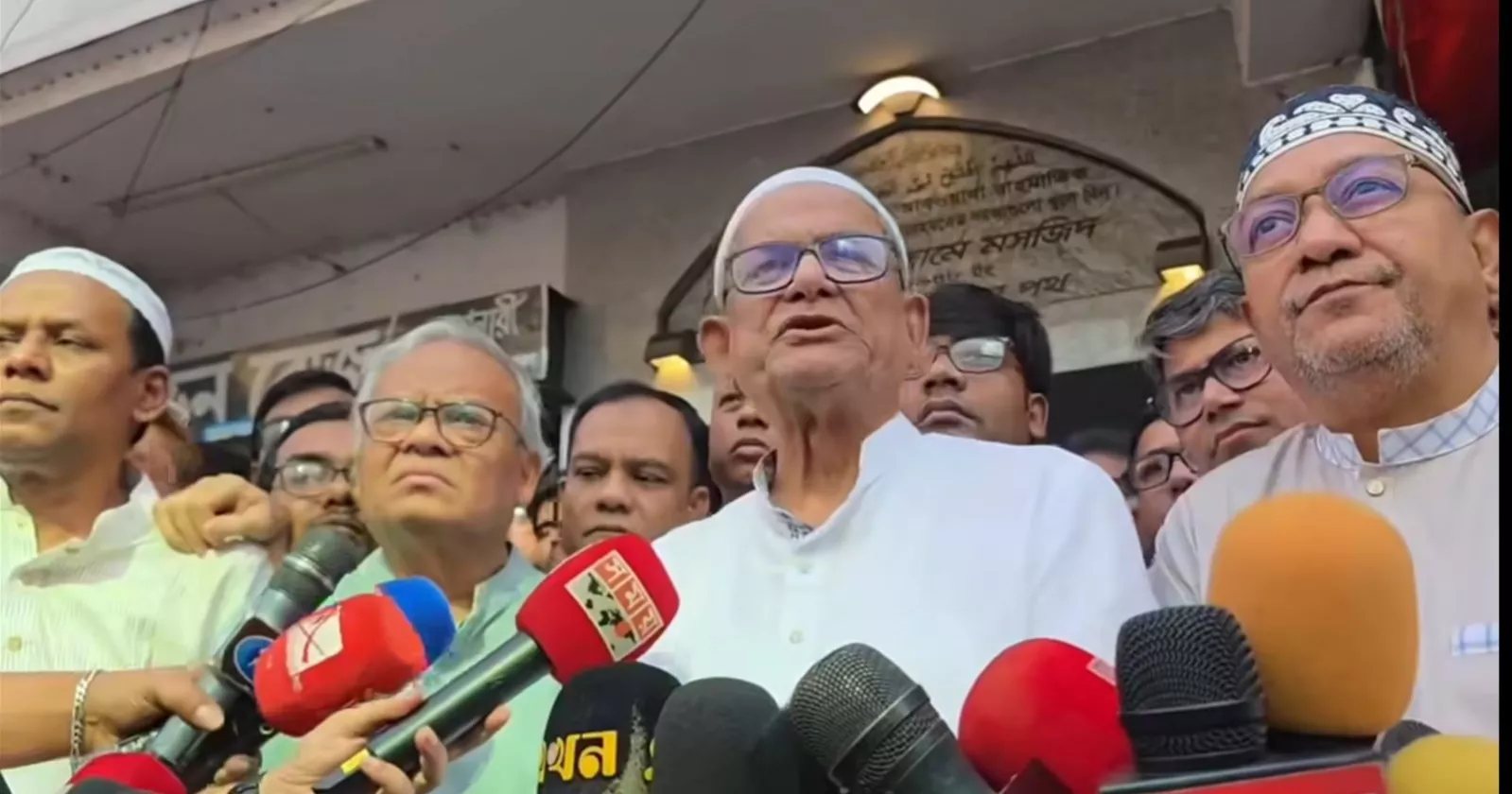 খালেদার জিয়ার শারীরিক অবস্থা ‘অত্যন্ত সংকটাপন্ন’, দেশবাসীর কাছে দোয়ার আহ্বান ফখরুলের