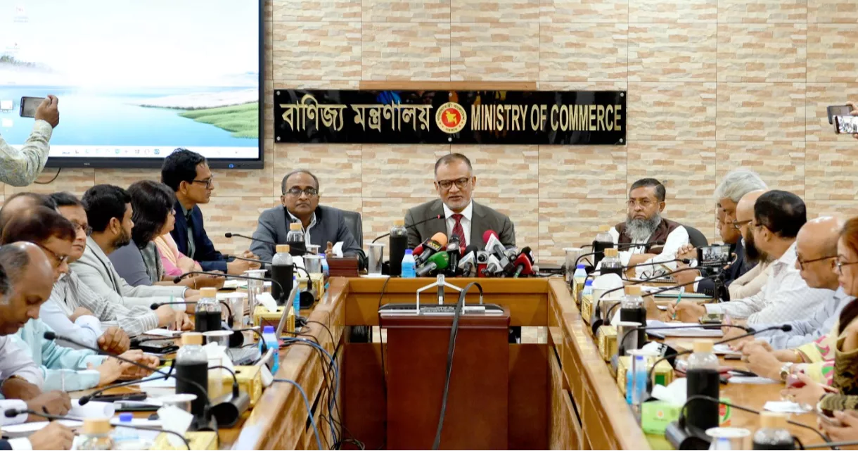 যুক্তরাষ্ট্রের পাল্টা শুল্ক ১৫ শতাংশে নামানোর চেষ্টা চলছে: বাণিজ্য উপদেষ্টা