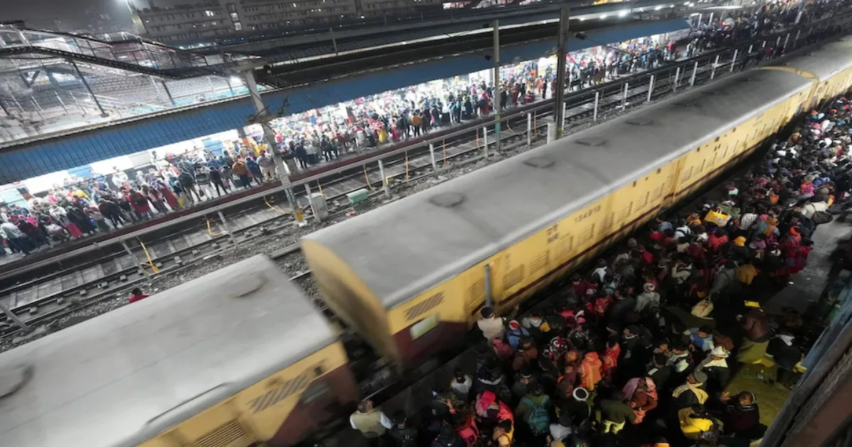 নয়া দিল্লিতে রেলস্টেশনে পদদলিত হয়ে নিহত ১৫