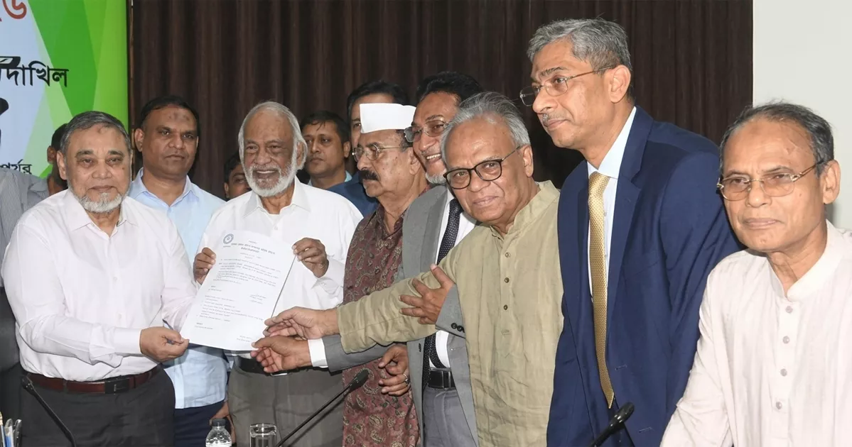 রাষ্ট্রপতি পদে মির্জা ফখরুলের মনোনয়নপত্র জমা দিয়েছে বিএনপি