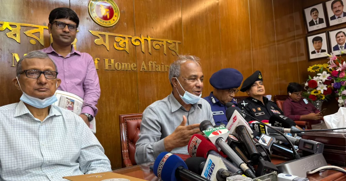 স্থানীয় সরকার উপদেষ্টা ভুলক্রমে ম্যাগাজিন নিয়ে এয়ারপোর্টে গেছেন: স্বরাষ্ট্র উপদেষ্টা