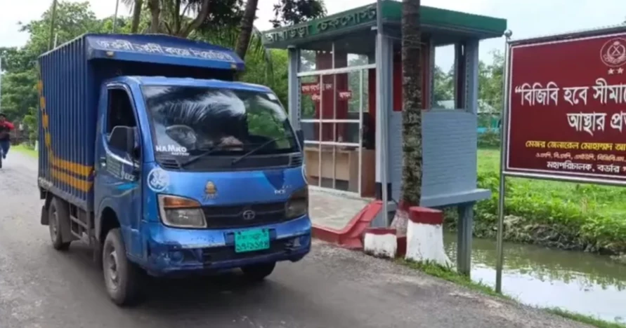 ত্রিপুরার মুখ্যমন্ত্রীকে প্রধান উপদেষ্টার আম উপহার