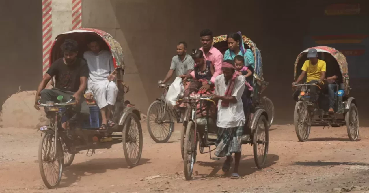 ঢাকার বাতাস আজ ‘খুবই অস্বাস্থ্যকর’, দূষণে বিশ্বের চতুর্থ