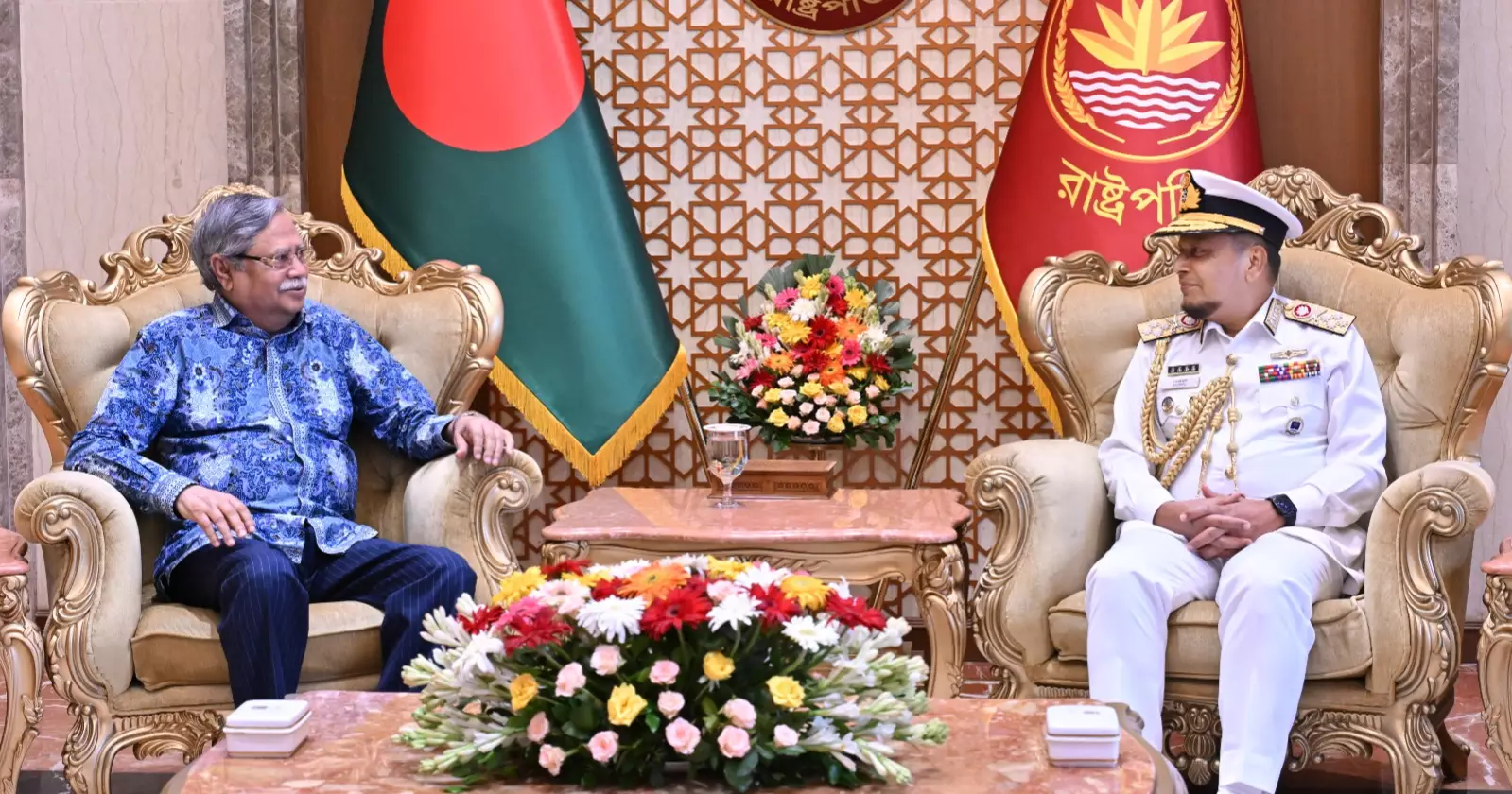 রাষ্ট্রপতির সঙ্গে বিদায়ী নৌপ্রধানের সৌজন্য সাক্ষাৎ