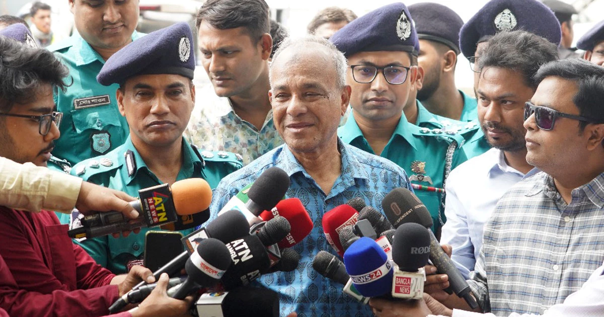 পুলিশের থাকা-খাওয়ার মানোন্নয়নে পদক্ষেপ নেওয়া হচ্ছে: স্বরাষ্ট্র উপদেষ্টা