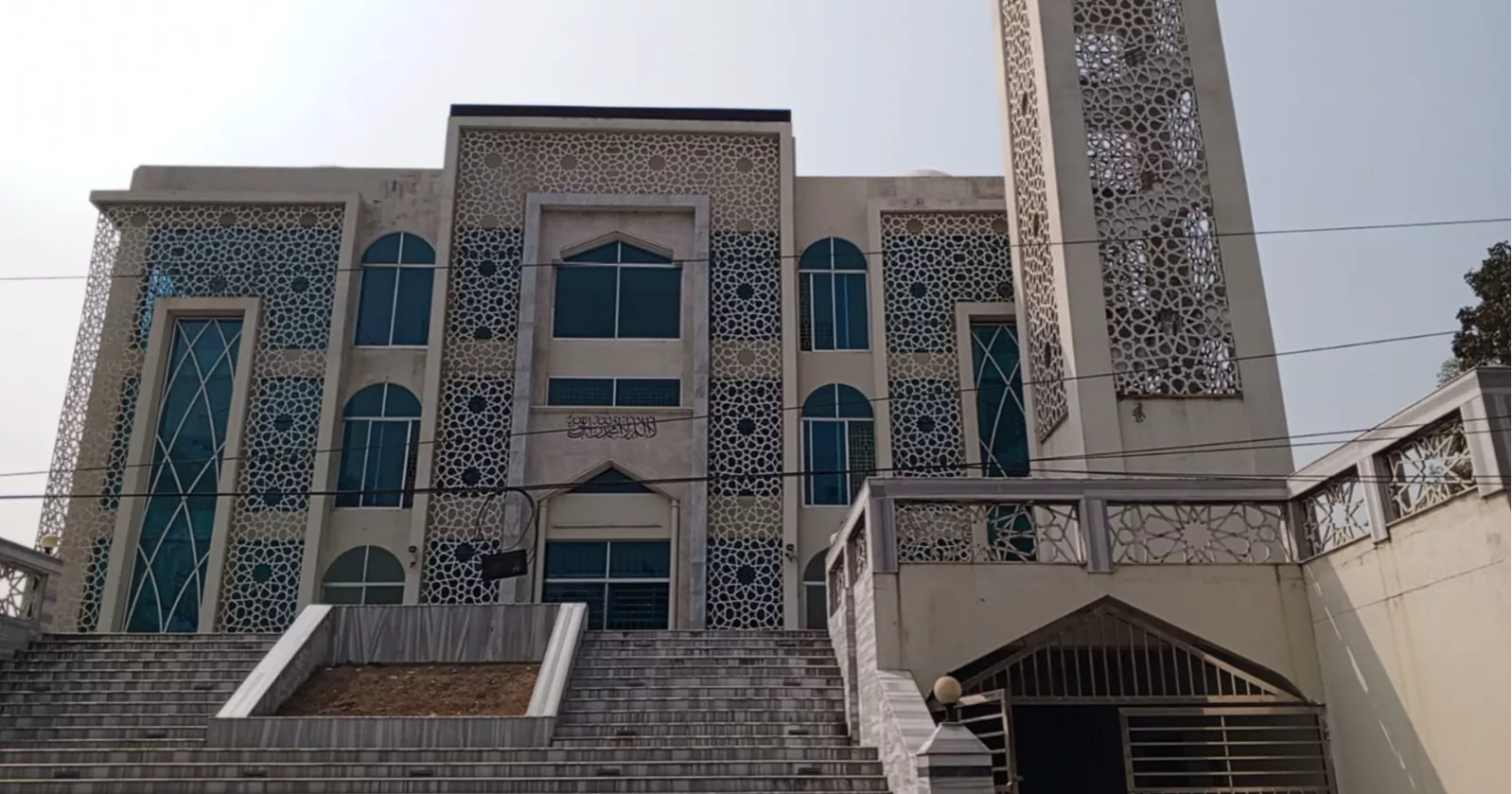 ৫ বছরেই বেহাল চুয়াডাঙ্গা জেলা মডেল মসজিদ