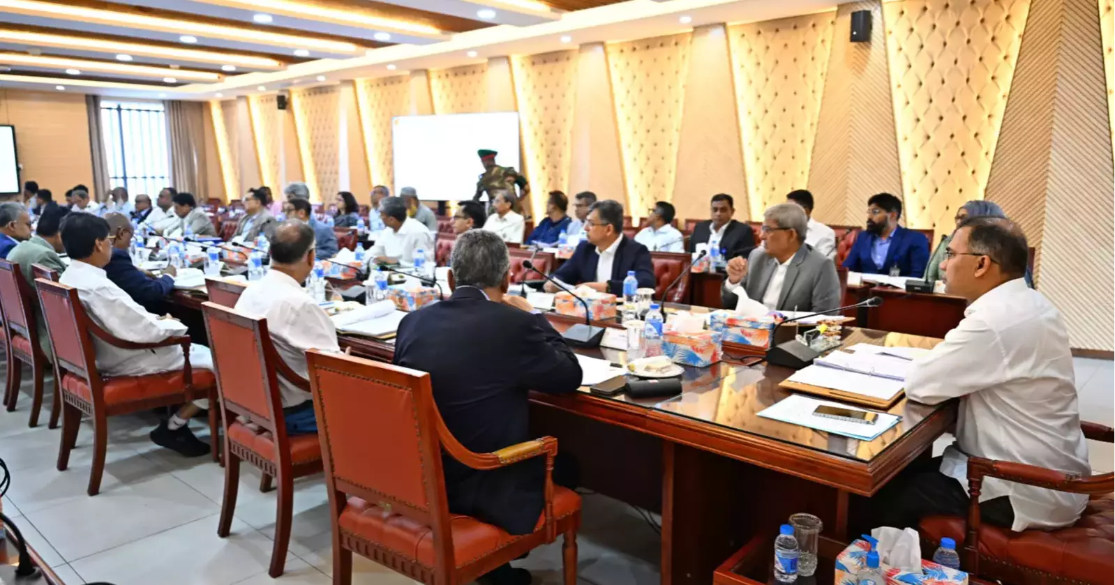 প্রধানমন্ত্রীর সভাপতিত্বে চলছে একনেক বৈঠক
