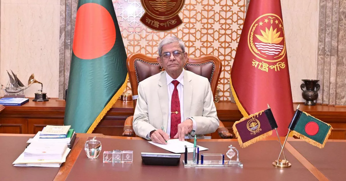 বঙ্গভবনে দাপ্তরিক কার্যক্রম শুরু করলেন রাষ্ট্রপতি মির্জা ফখরুল