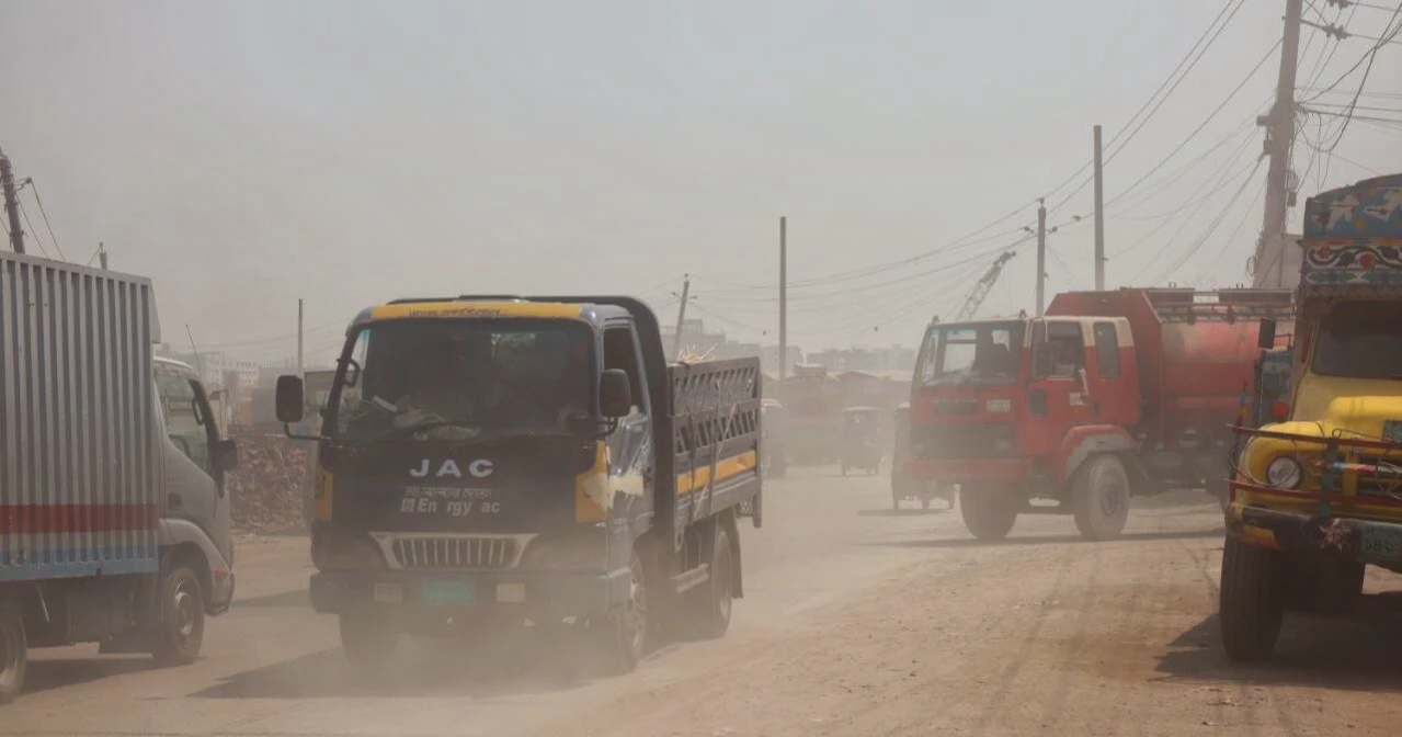 ‘অস্বাস্থ্যকর বাতাস’ নিয়ে বিশ্বে চতুর্থ দূষিত শহর ঢাকা