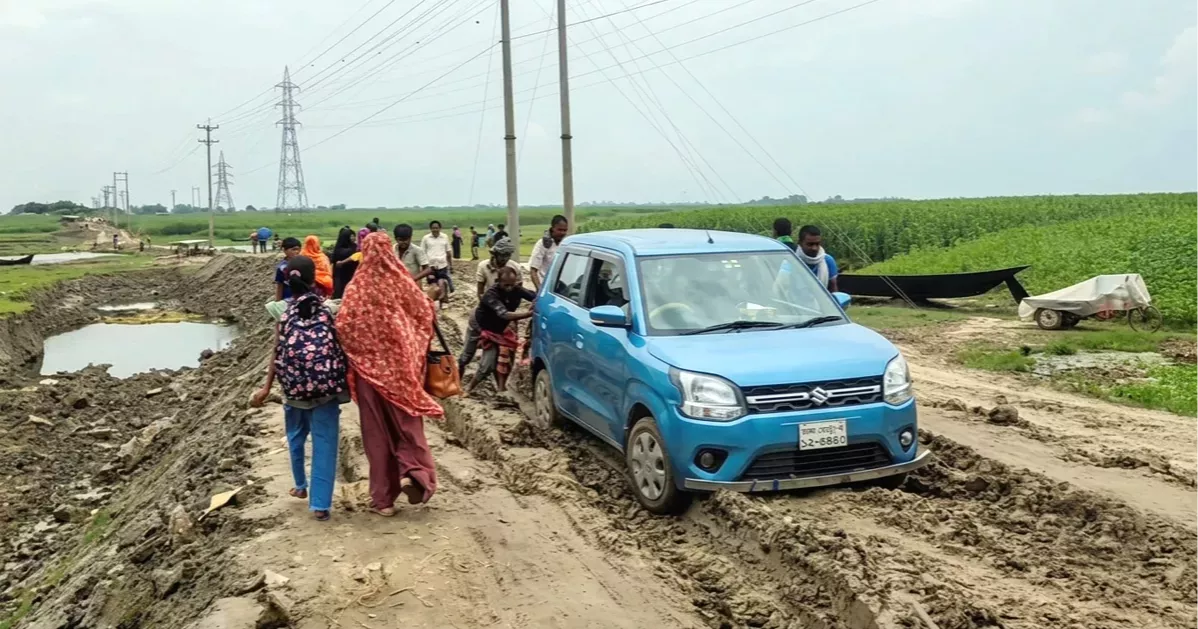 দুটি সেতুর অভাবে বিচ্ছিন্ন পদ্মার চরাঞ্চলের প্রায় এক লাখ মানুষ