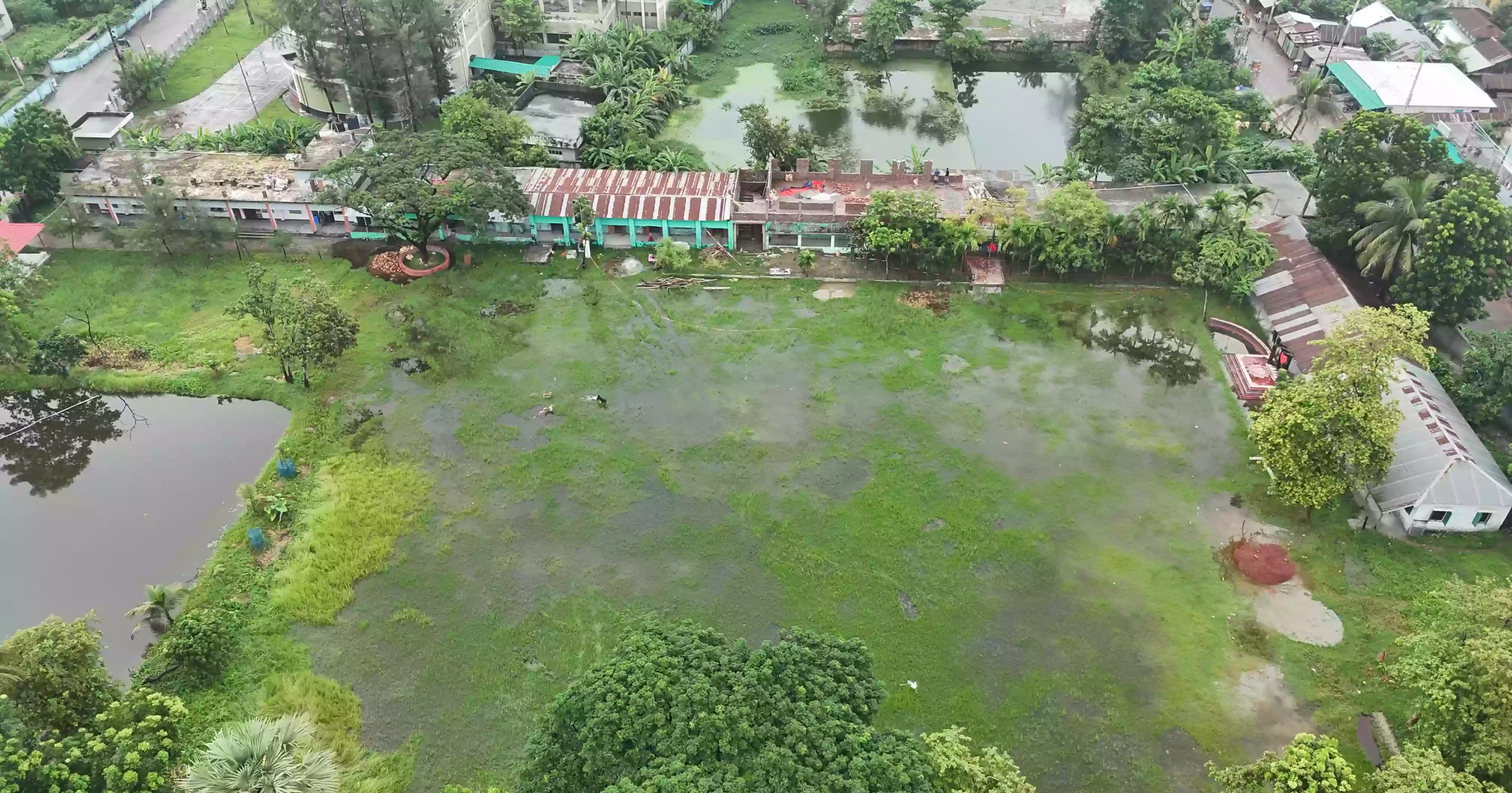 জলাবদ্ধতা ও অবকাঠামোগত সংকটে পটুয়াখালীর ঐতিহ্যবাহী বিদ্যালয়