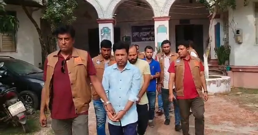 নওগাঁয় রায়ের নথি চুরি করে চাঁদা দাবি, কর্মচারীসহ গ্রেপ্তার ৪