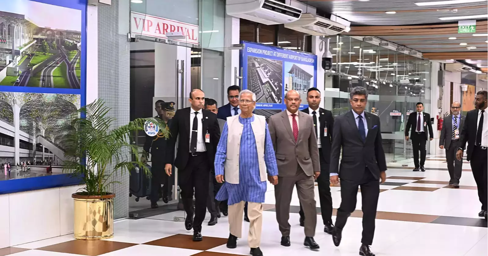 চার দিনের সরকারি সফরে যুক্তরাজ্যের উদ্দেশে রওনা হয়েছেন অধ্যাপক ইউনূস