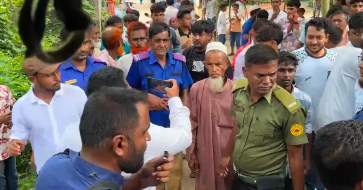 বাল্যবিবাহ বন্ধ করতে গিয়ে বাধার মুখে ইউএনও, বরকে ছিনিয়ে নেওয়ার চেষ্টা