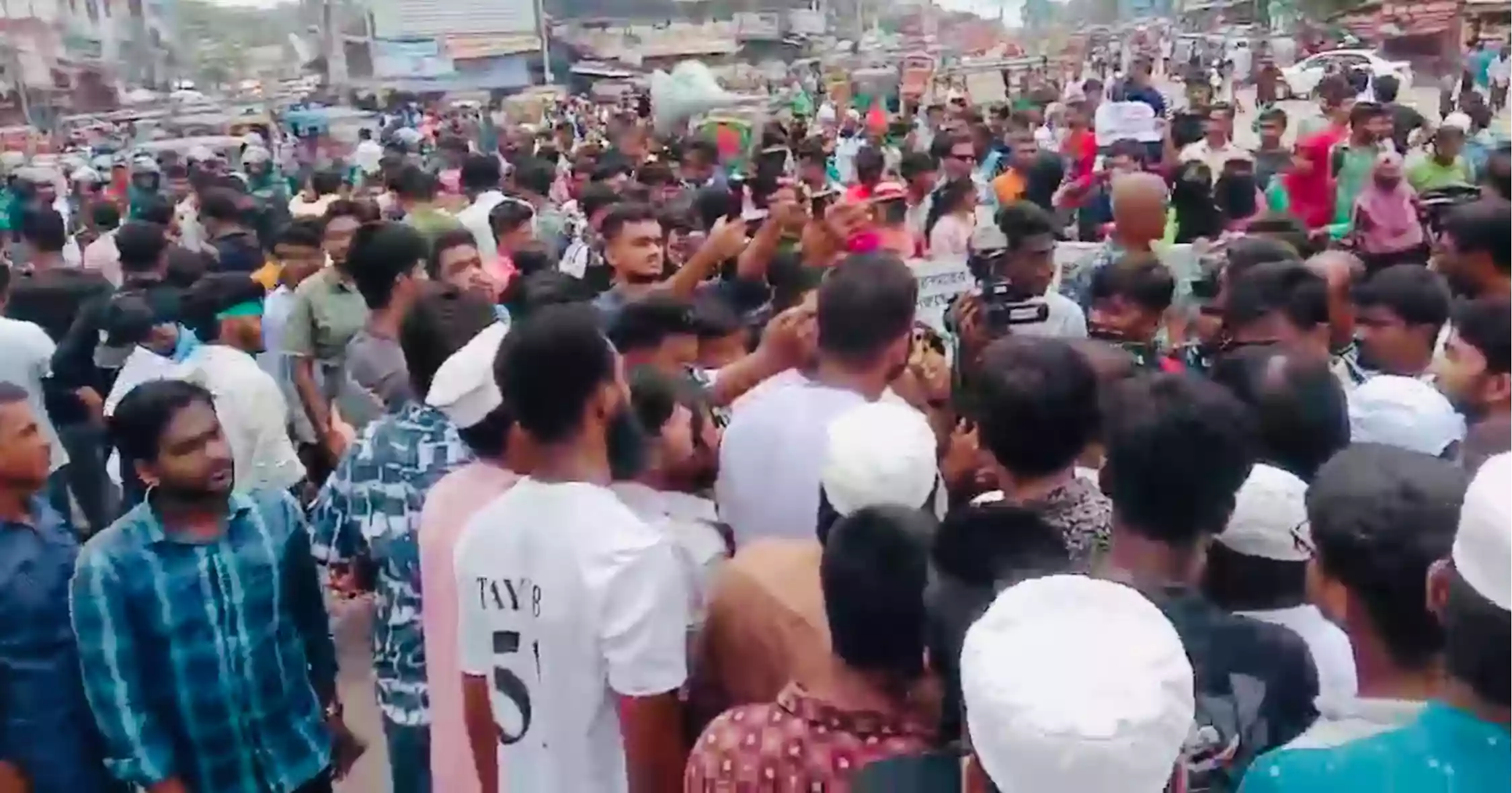 ঢাকা-বরিশাল মহাসড়ক অবরোধ, ৬ জেলায় যান চলাচল বন্ধ