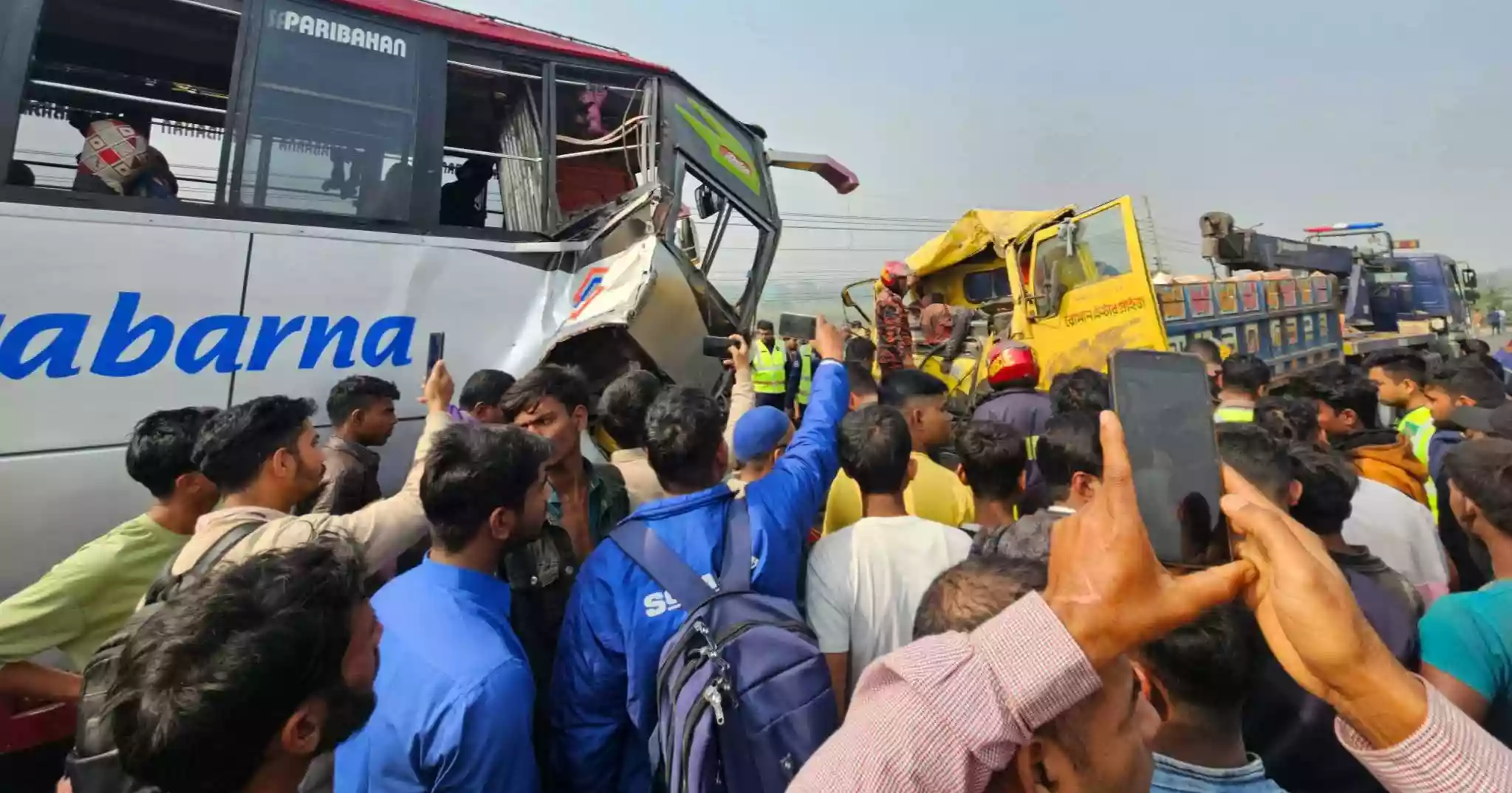 ফরিদপুরে বাস-ট্রাকের সংঘর্ষে নিহত ২, আহত ১০