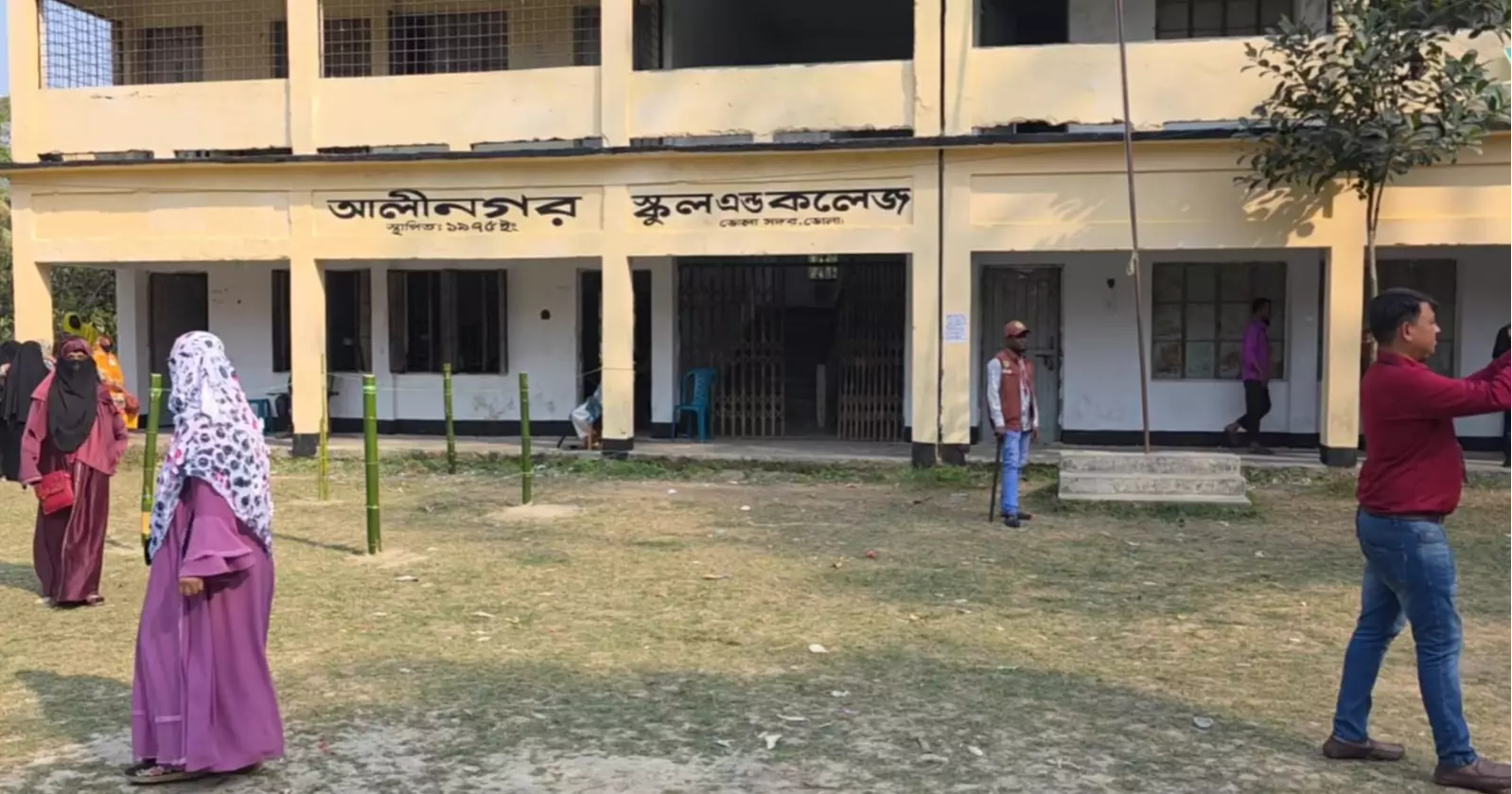 ভোলায় ককটেল বিস্ফোরণ ঘটিয়ে ব্যালট ছিনতাই, আটক ১