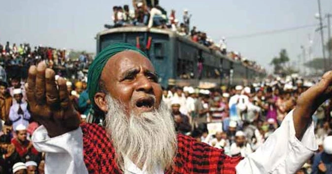 আখেরি মোনাজাতের মধ্য দিয়ে শেষ হলো বিশ্ব ইজতেমার প্রথম পর্ব