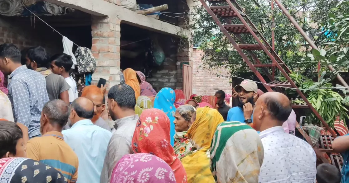 চাঁপাইনবাবগঞ্জে বিদ্যুৎস্পৃষ্ট হয়ে শিশুসহ নিহত ৩