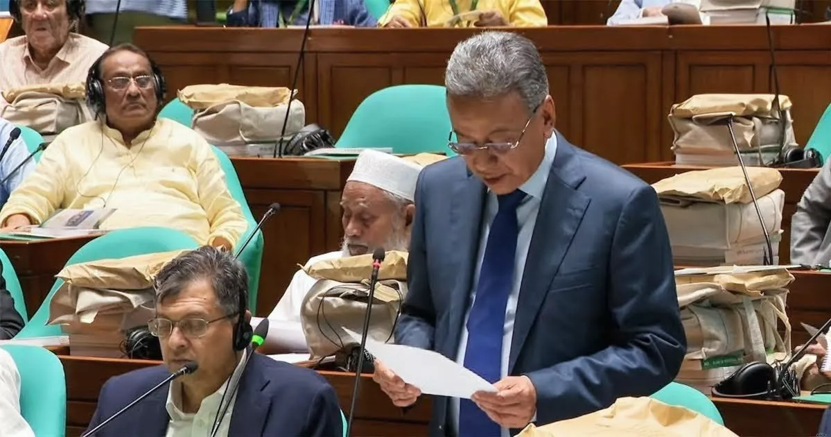 জাতীয় সংসদে বাজেট উপস্থাপন করছেন অর্থমন্ত্রী