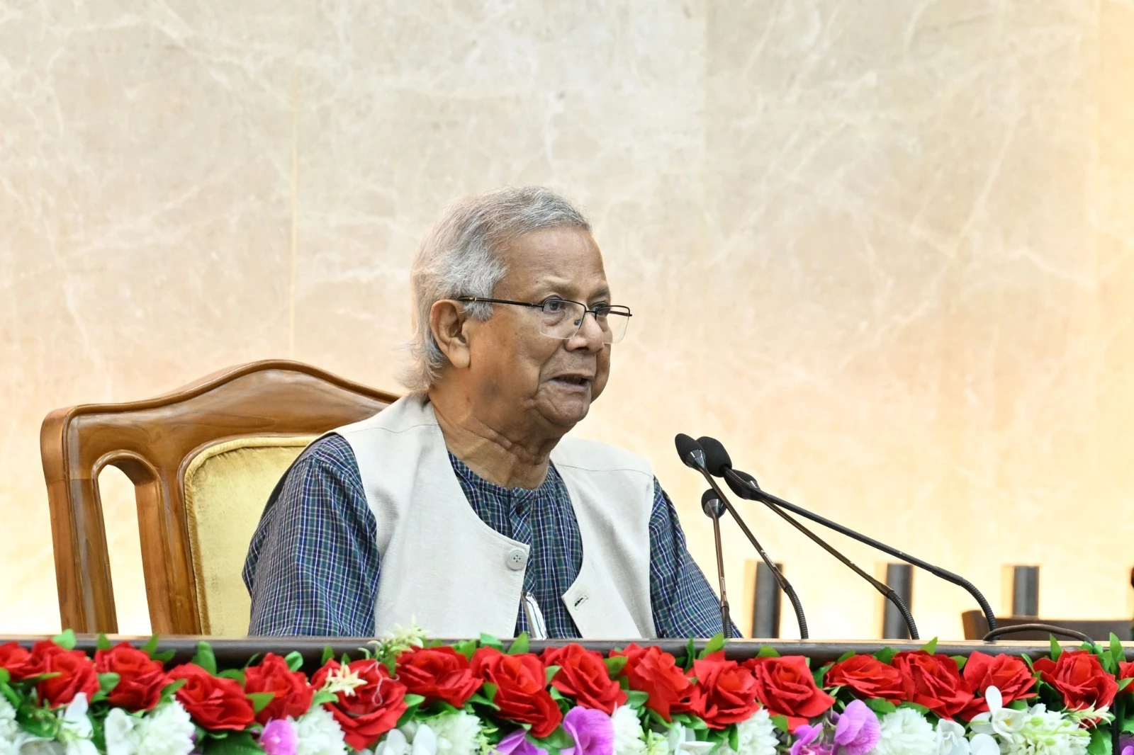 তরুণেরা সক্রিয় থাকলে দেশের কোনো সমস্যা অমীমাংসিত থাকবে না: প্রধান উপদেষ্টা