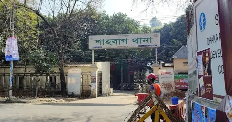 ঢাবির ফুটপাতে বাজারের ব্যাগে মোড়ানো ছিল নবজাতকের মরদেহ