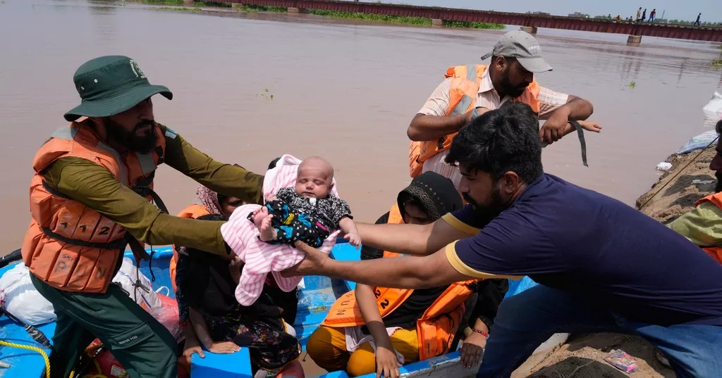 মৌসুমি বৃষ্টি ও বন্যায় পাকিস্তানে এক মাসে ১০৯ প্রাণহানি