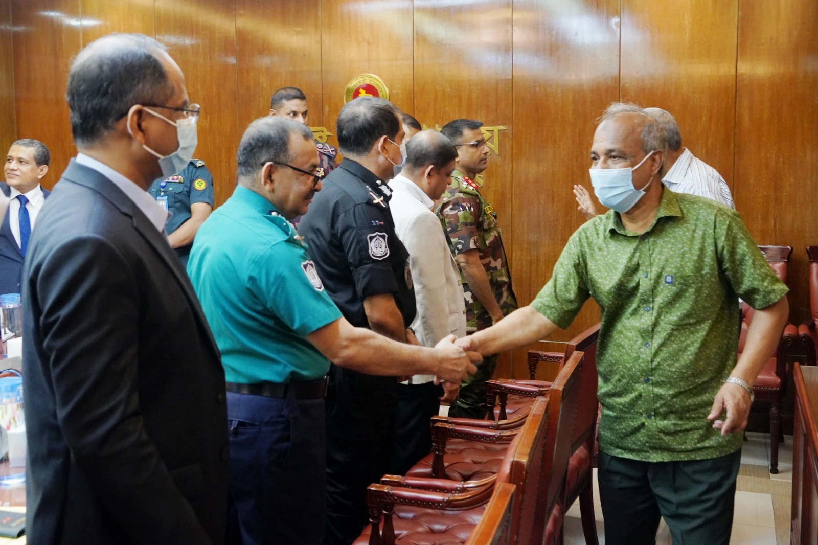 পিট্টি মারার পুলিশ চাচ্ছি না: স্বরাষ্ট্র উপদেষ্টা