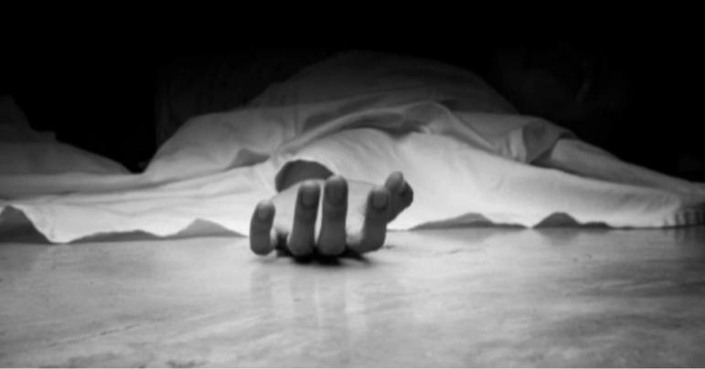 নেশার টাকা না পে‌য়ে মা‌কে কু‌পি‌য়ে হত‌্যা ক‌রে রাস্তায় ফে‌লে গেল ছে‌লে