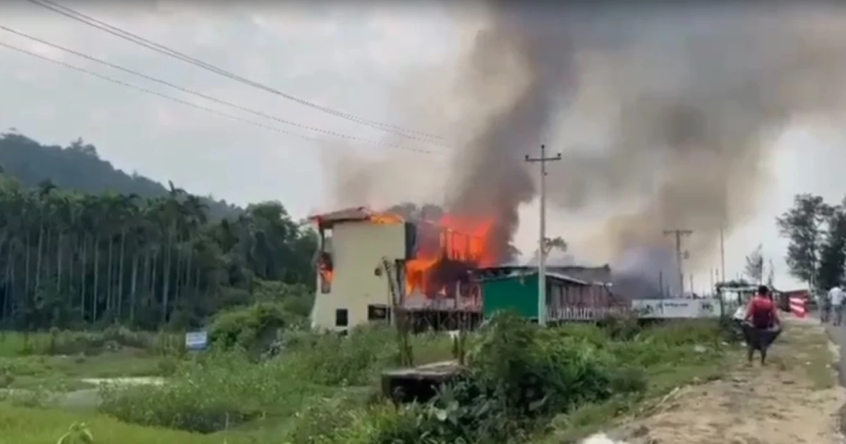 কক্সবাজারে রিসোর্টে আগুন, নিহত ১০
