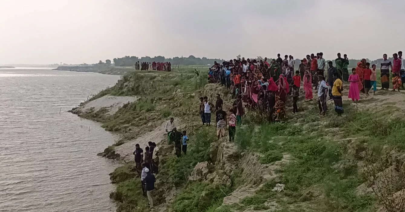 পদ্মায় ভাসছিল অজ্ঞাত ব্যক্তির লাশ, ৯ ঘণ্টা পর উদ্ধার