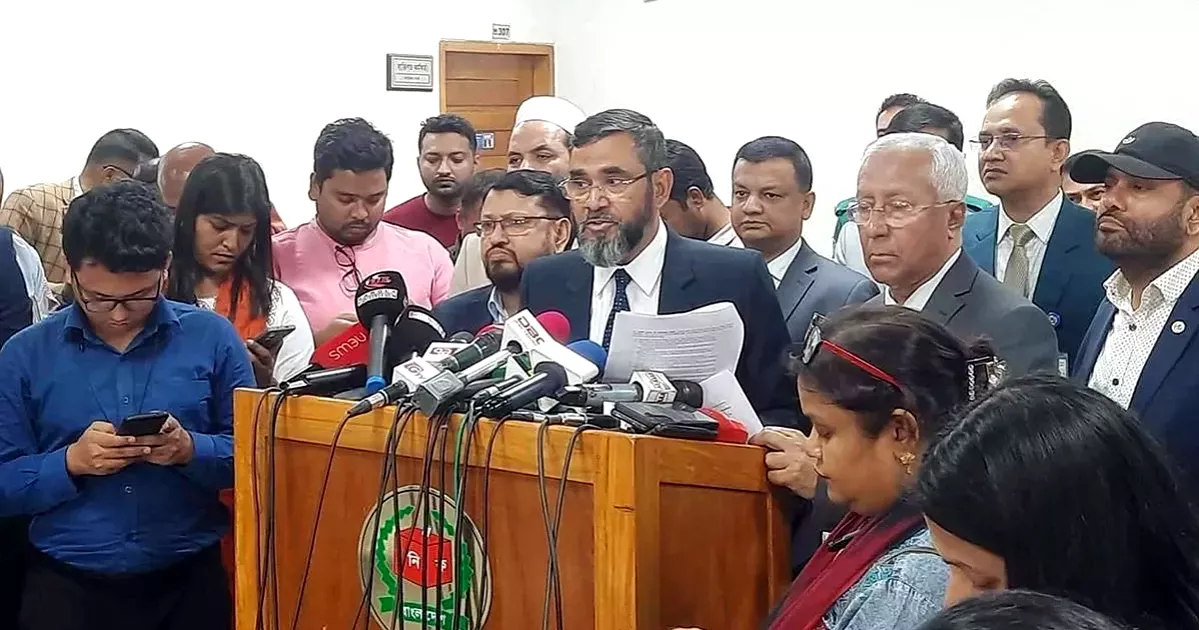 ভোটকেন্দ্রে সাংবাদিক ও পর্যবেক্ষকদের মোবাইল নিয়ে প্রবেশে নিষেধাজ্ঞা নেই: ইসি সানাউল্লাহ