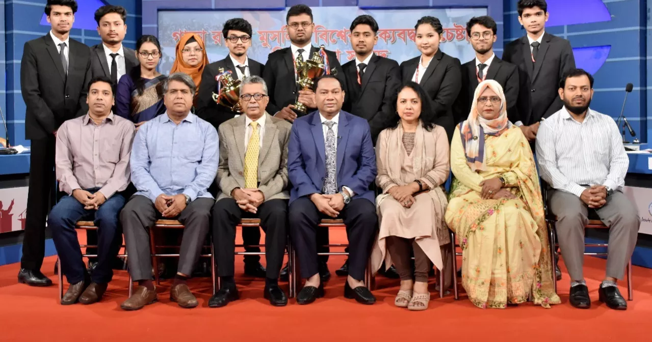 পাসপোর্টে ‘ইসরায়েল ব্যতীত’ পুনর্বহালে সরকারের প্রশংসায় হুমায়ুন কবির