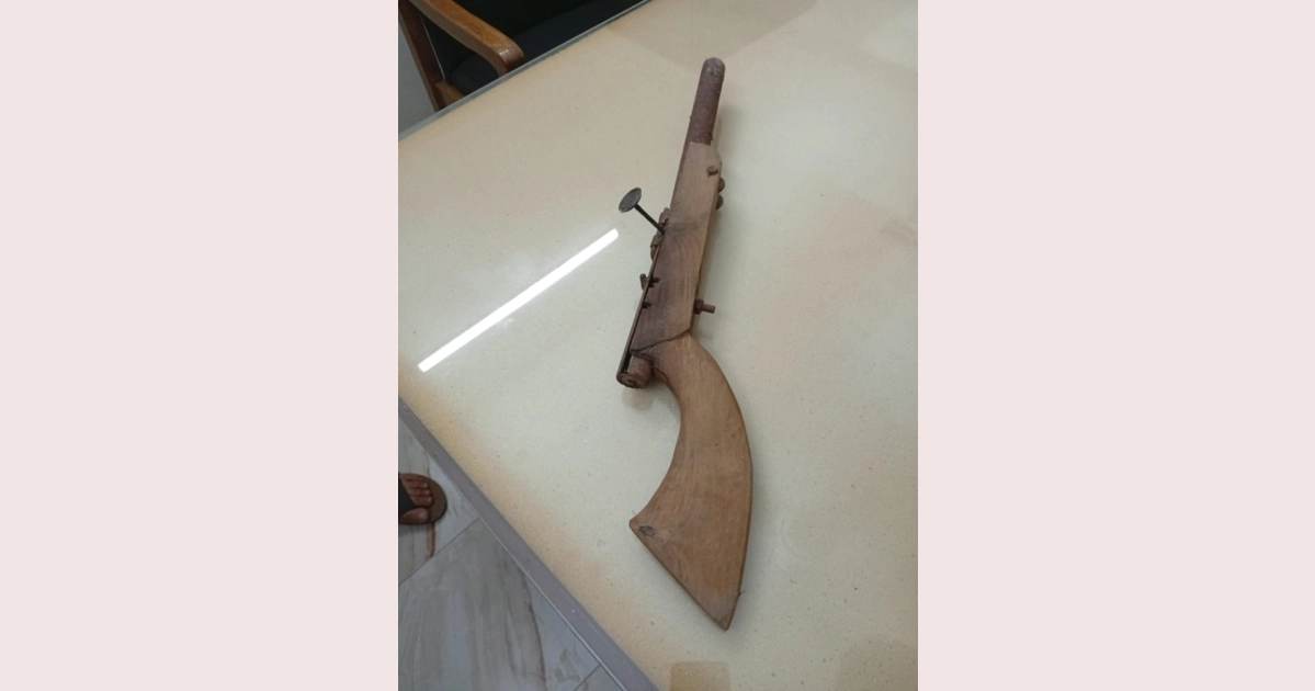 জাবিতে আবাসিক হল থেকে দেশীয় আগ্নেয়াস্ত্র উদ্ধার