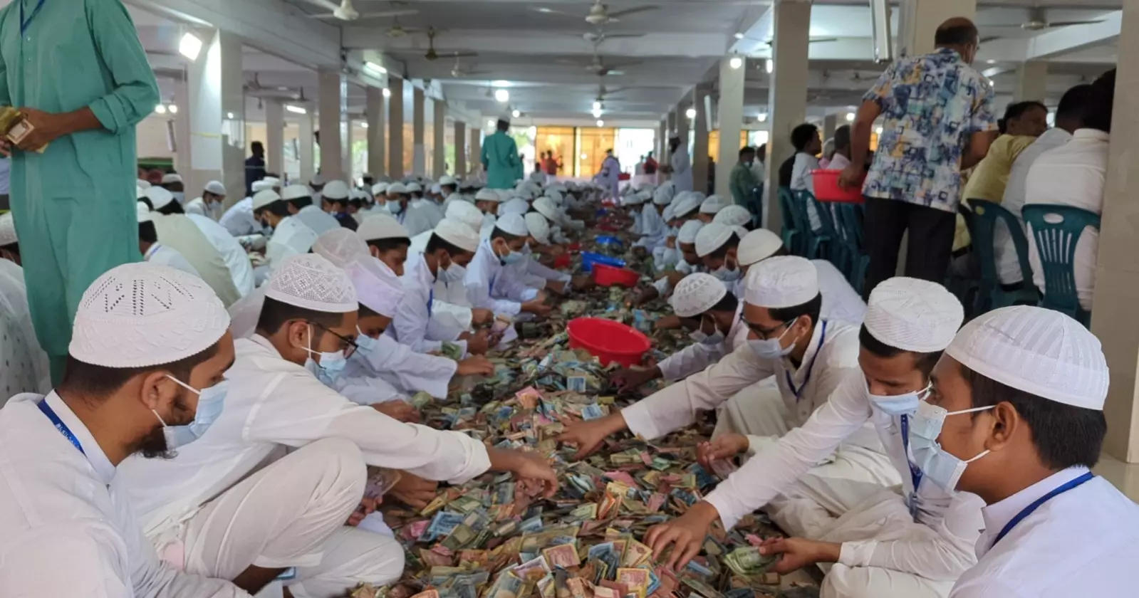 পাগলা মসজিদের দানবাক্সে এবার ৩২ বস্তা টাকা, চলছে গণনা