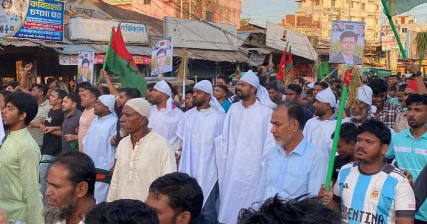 নোয়াখালীতে কাফনের কাপড় পরে বিএনপির প্রার্থী পরিবর্তনের দাবি