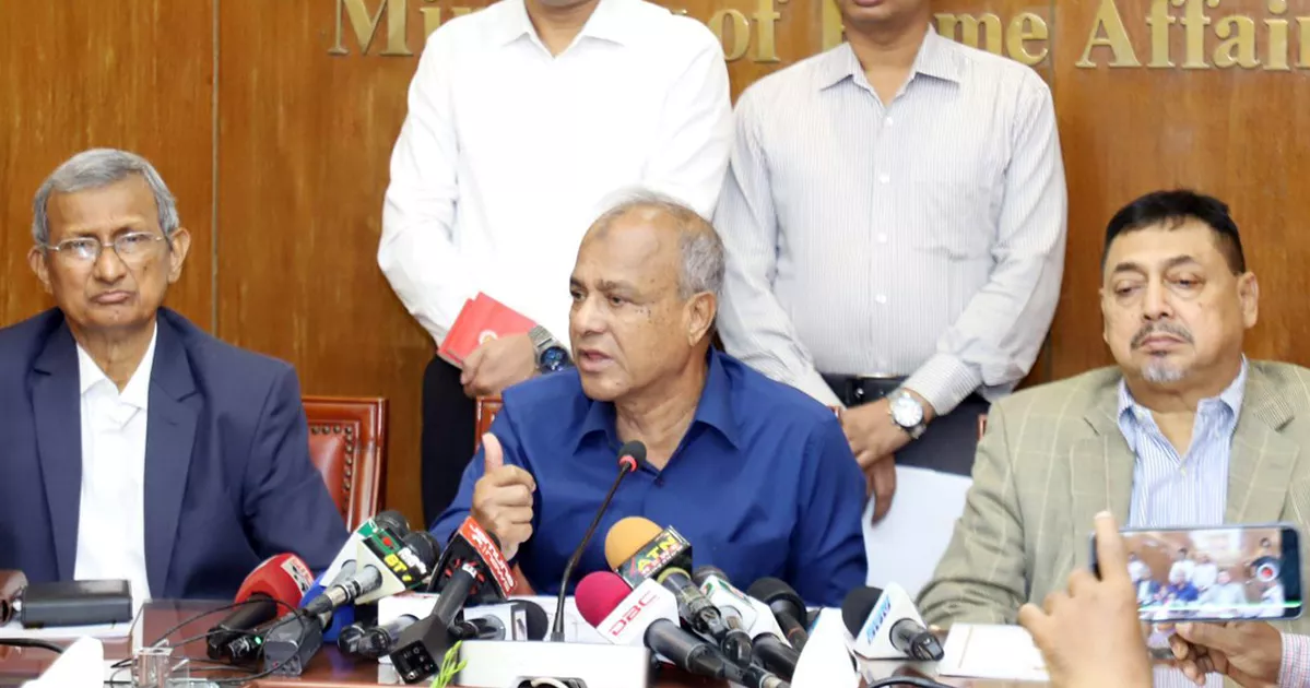 ভূমিকম্প হলে করণীয় বিষয়ে সবাইকে সচেতন থাকার আহ্বান স্বরাষ্ট্র উপদেষ্টার