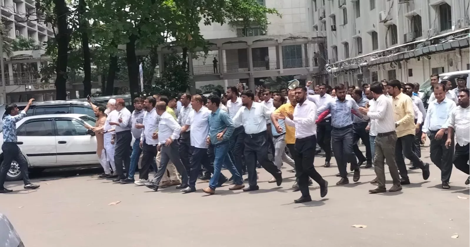 সোমবার ২ ঘন্টা কর্মবিরতিতে যাচ্ছেন সচিবালয়ের কর্মচারীরা