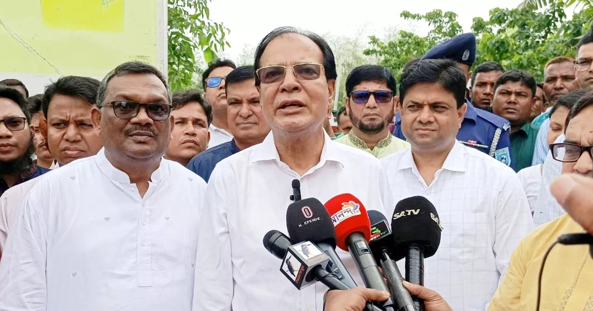 সৈয়দপুরে হঠাৎ অসুস্থ ত্রাণমন্ত্রী, নেওয়া হচ্ছে এভারকেয়ার হাসপাতালে