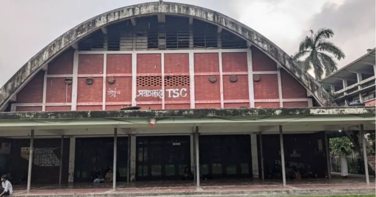 ঢাবির টিএসসিতে আবৃত্তি সংসদের তালা ভেঙে রুম দখল চেষ্টার অভিযোগ