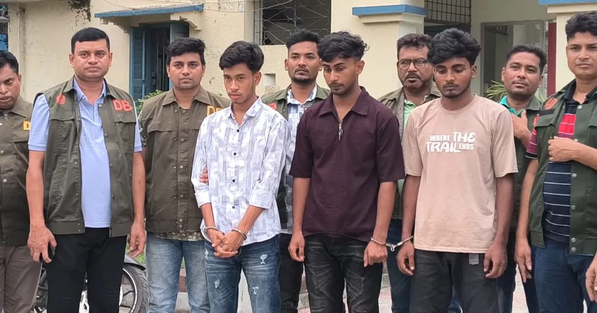 ‘হত্যার আগে ধর্ষণ করা হয়’ পাবনার সেই কিশোরীকে, বস্তায় ভরে ফেলা হয় পদ্মায়